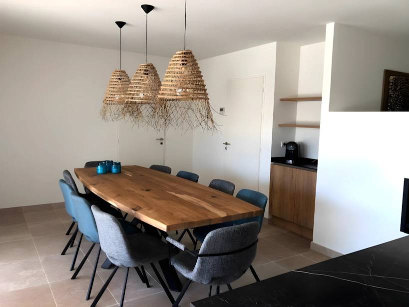 Lichte woonkamer van Villa Vintour in Malaucène